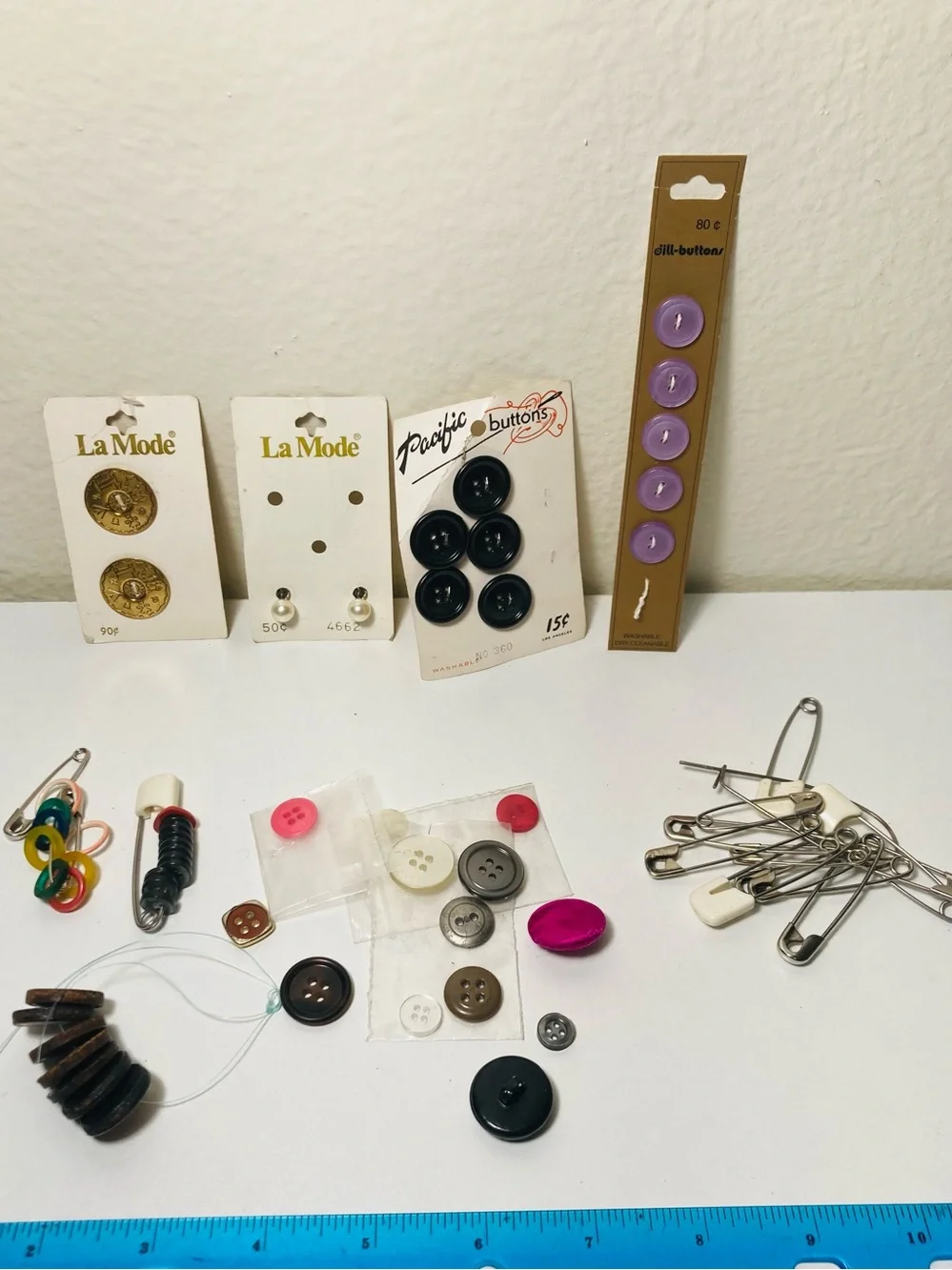 Vintage Button Collection incl. La Mode, Pacific Buttons, Wooden Buttons